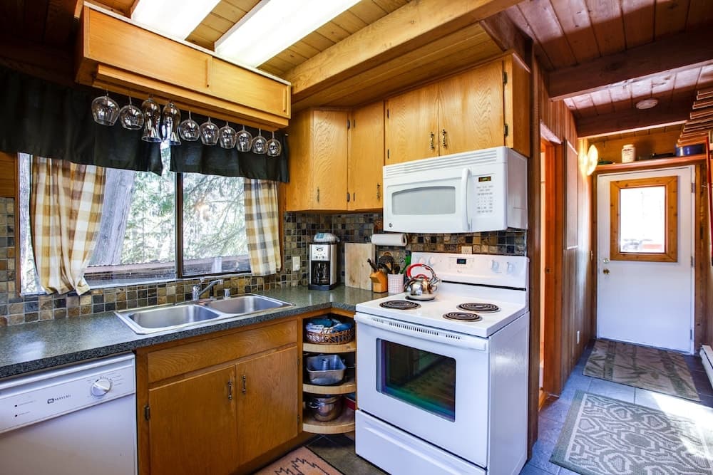 53MBR - Hot Tub - Wi-Fi - Sleeps 6