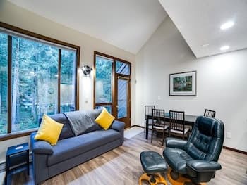 68SW - Fireplace - Washer/Dryer - Dishwasher- Sleeps 4