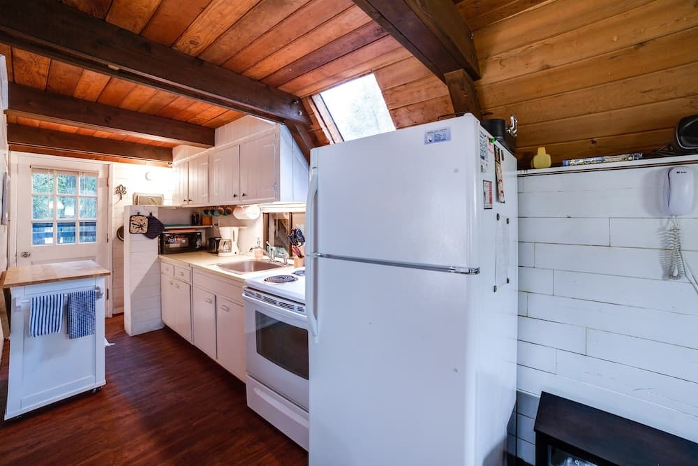 Mt. Baker Lodging Cabin 86 –Rustic, Pets OK, Sleeps 6! by MBL