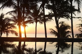 Vida Loca Resort & Sunset Beach