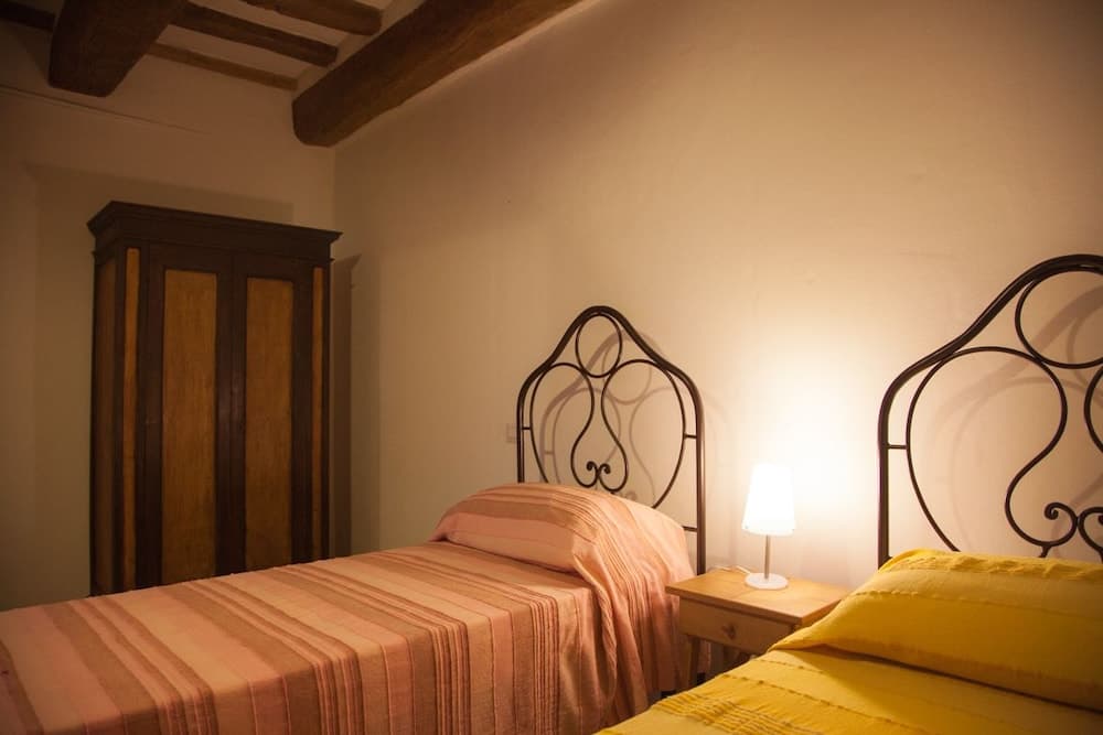 Casale Belvedere con piscina nel bosco