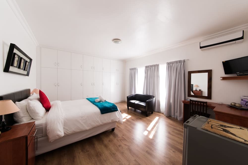 Nama White Guest House