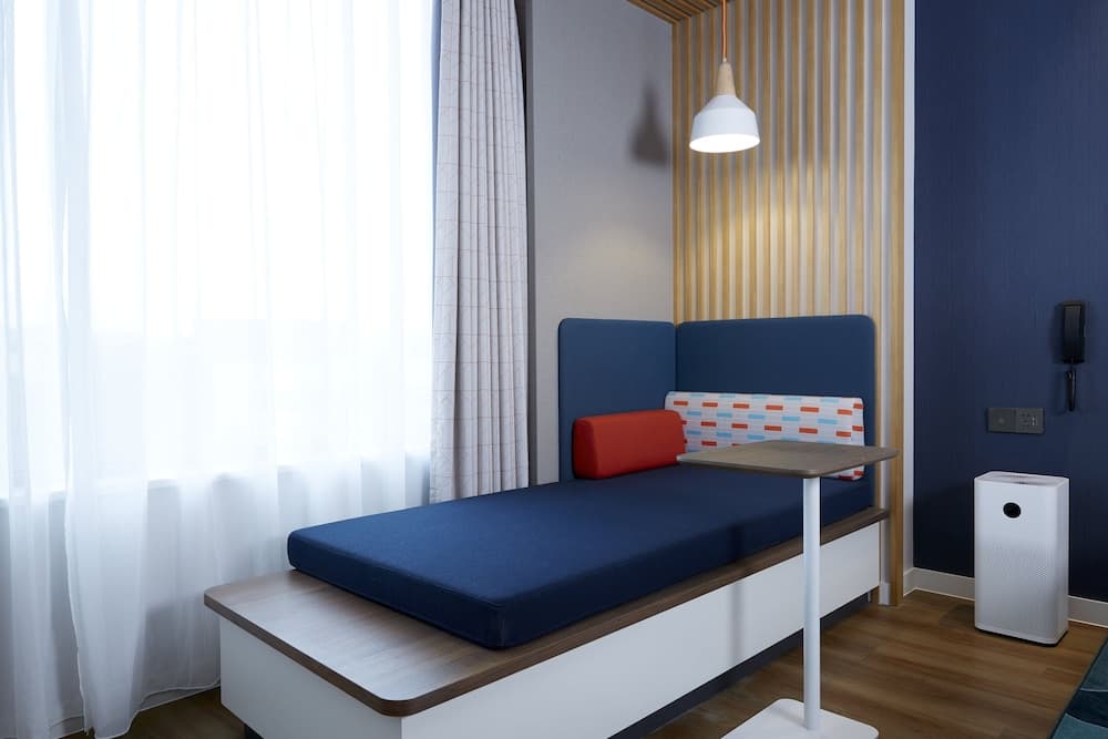 Holiday Inn Express Shanghai Kangqiao by IHG