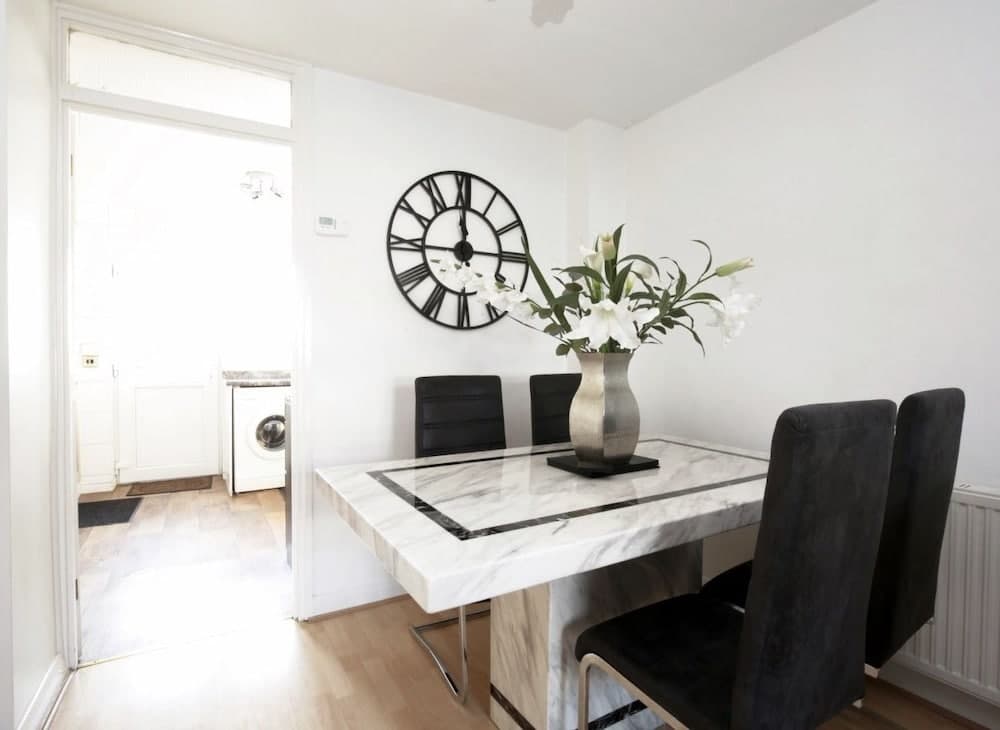 Arma Short Stays - Turner Close