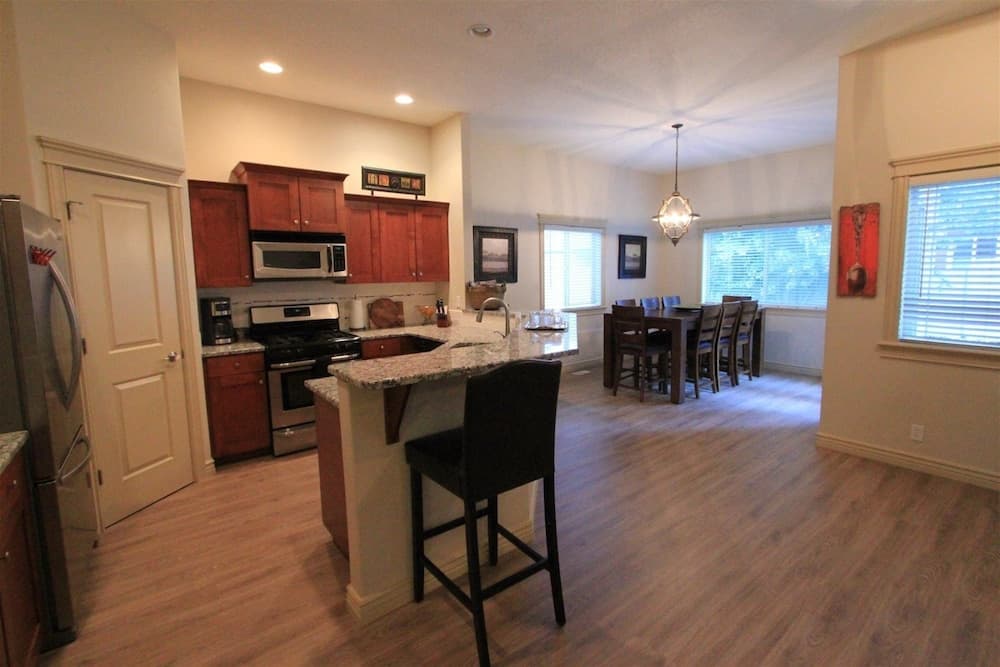 Gorgeous Meridian Home W/community Pool!