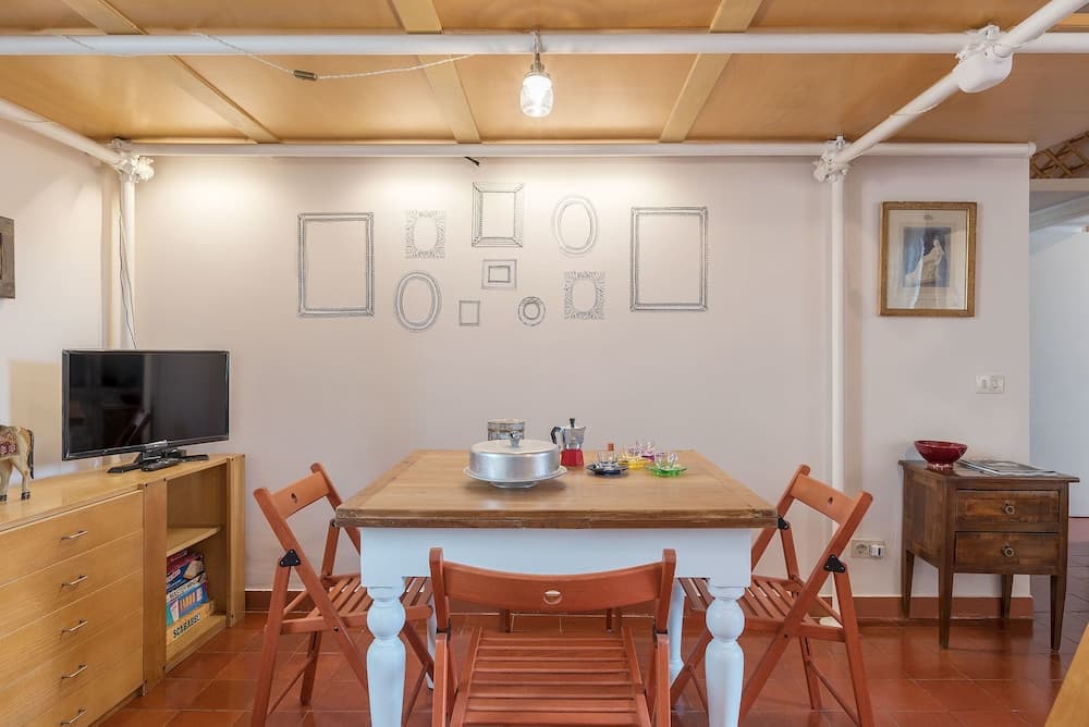 The Quietest Corner of Trastevere, AC & Elevator