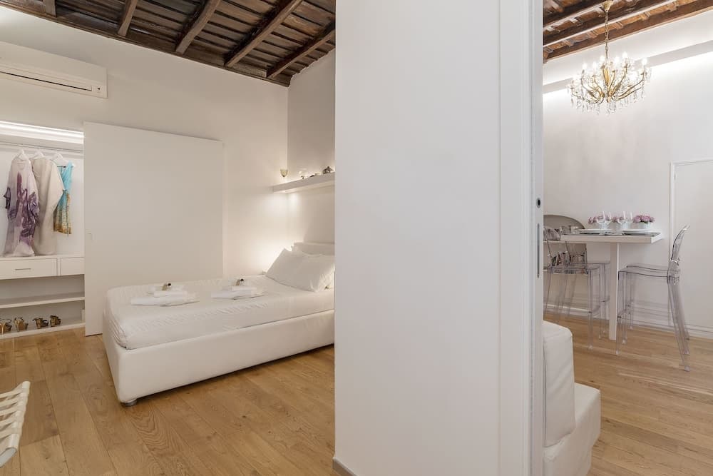 Leisure & Relax near Trevi Fountain