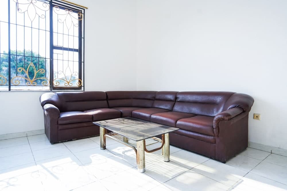 OYO 1281 Home Stay 83