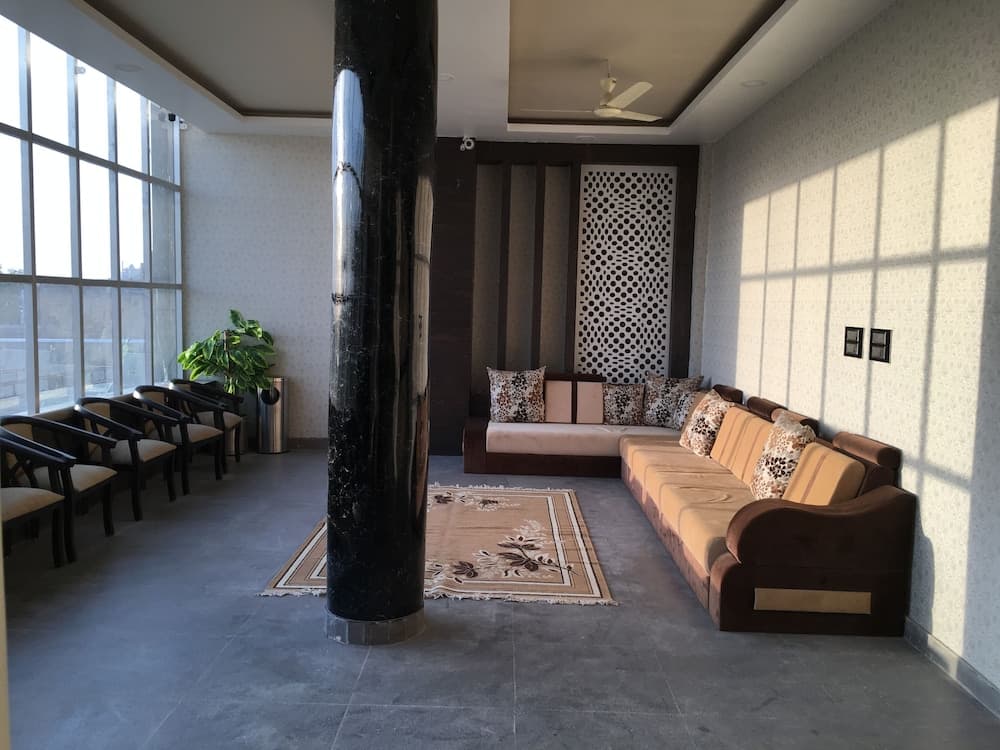 Hotel Ratan Royal Inn