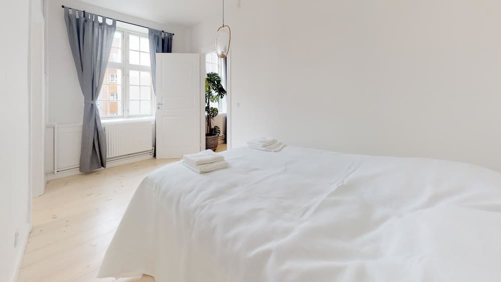 Large and Bright Apartment in Centre