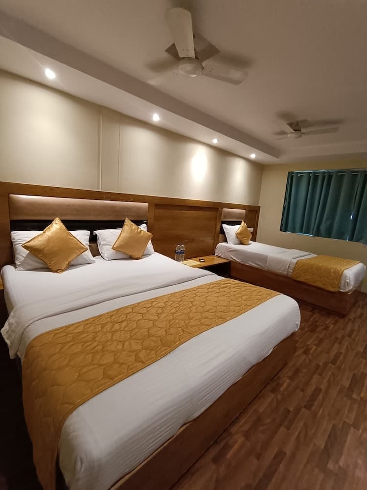 Hotel Rishi International