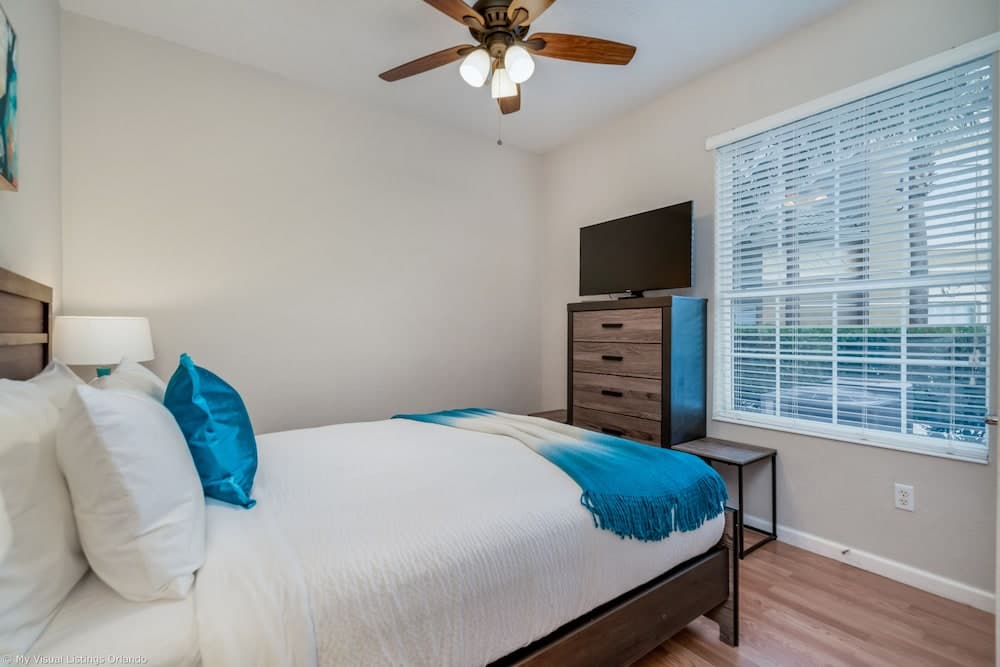 Stylish and Accessible in Vista Cay With Lake View - 3bd/2ba Condo 3vc114