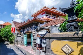 OYO 2411 Taman Mekar Beach Inn 2