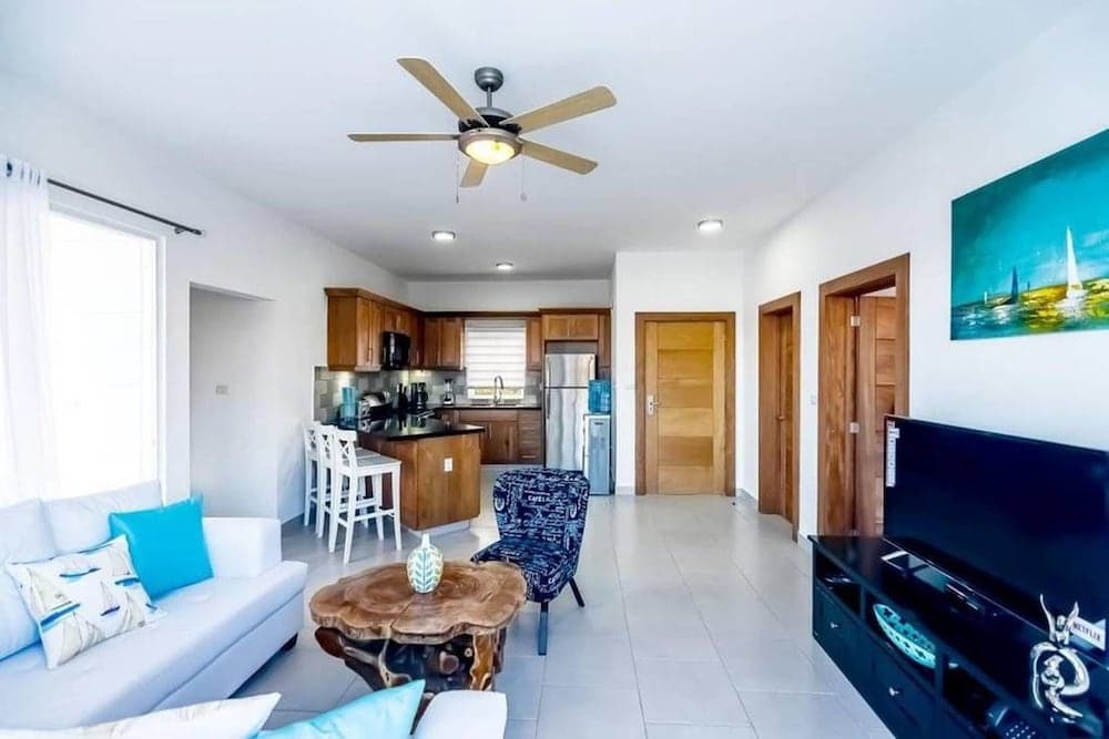 Professionally Decorated Open Concept Villa