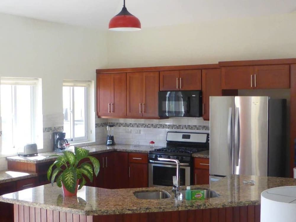 Private two Story Villa With Guest House