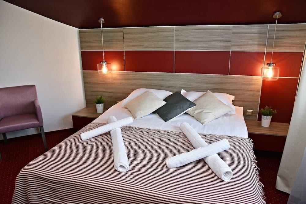 Green Wood Residence