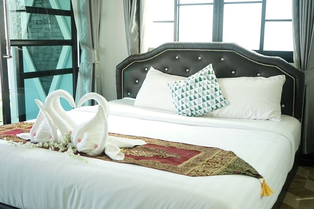 Chaiyai River Front Hotel