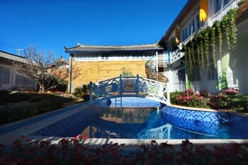 Hua Linglong Courtyard Inn