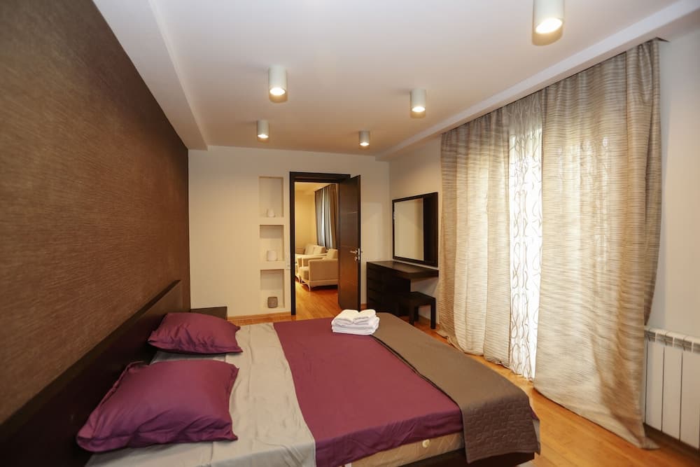 Hosthub 2 Bedroom near Dry Bridge SmartTV