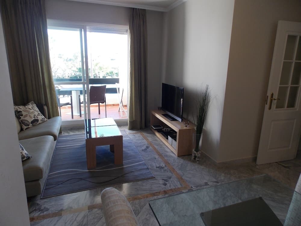 Beachside Apartment Near Puerto Banus