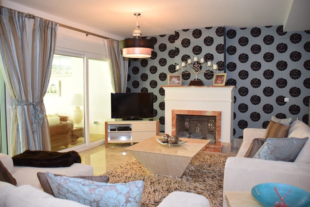 Semi Detached Townhouse Near The Beach