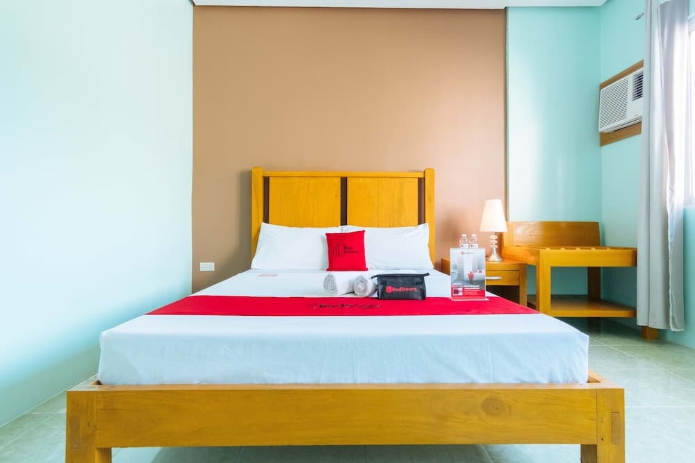 RedDoorz near Caticlan Airport