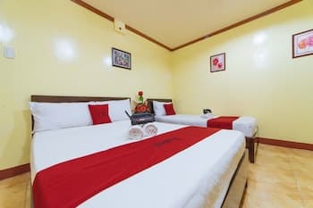 RedDoorz near Golden Sarok Shrine