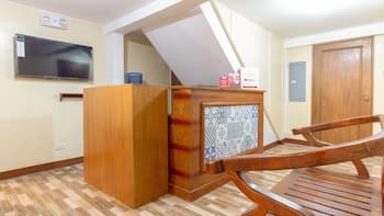 RedDoorz near PNR Espana Station