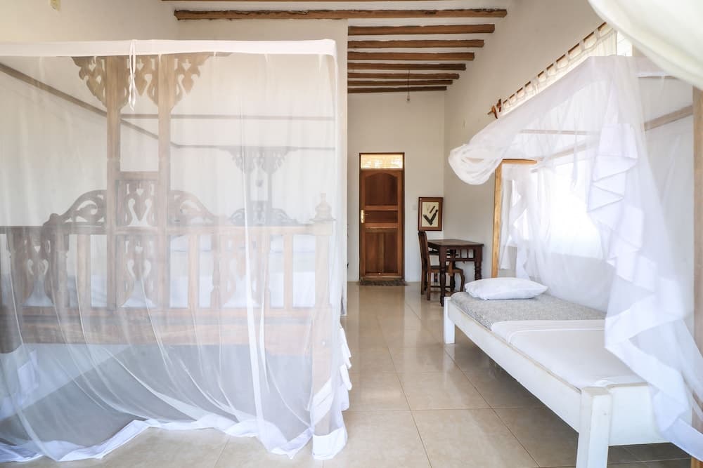 Yellow Card Apartment & Bungalow