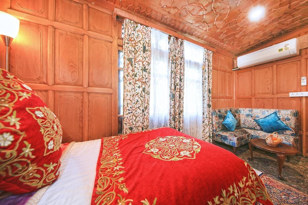 Kolu Group Of Houseboats