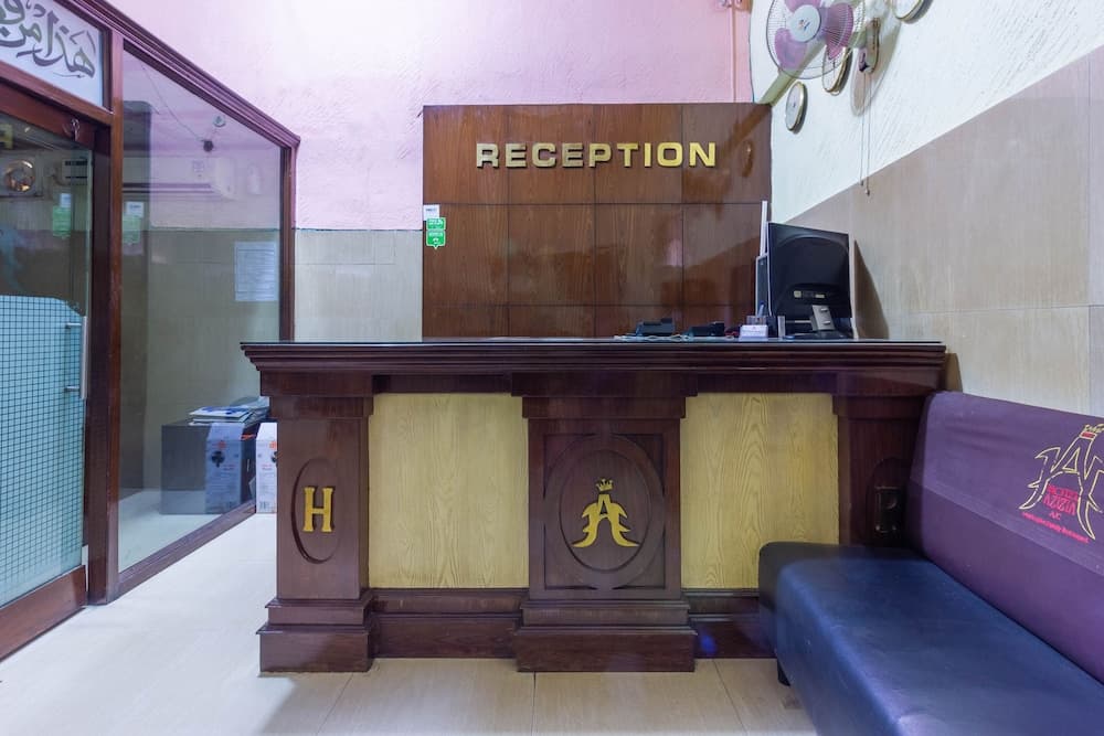 SPOT ON 46066 Hotel Azizia Residency