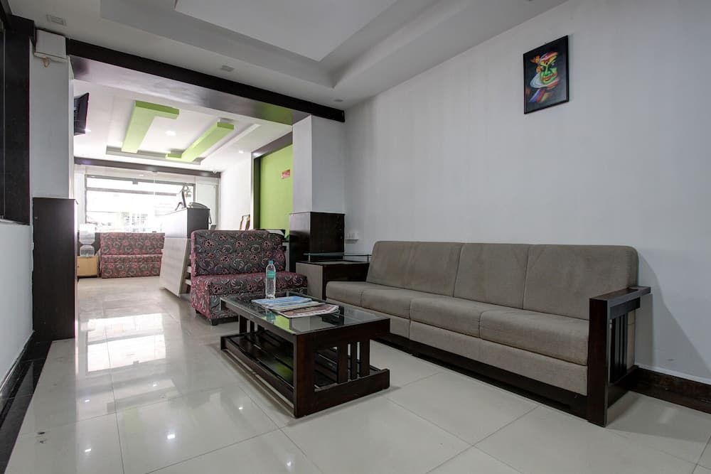 Capital O 46699 Hotel Insta