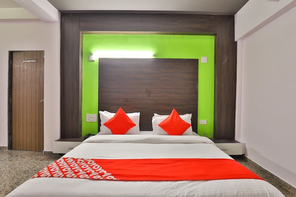 OYO 28444 Hotel Ab Apple