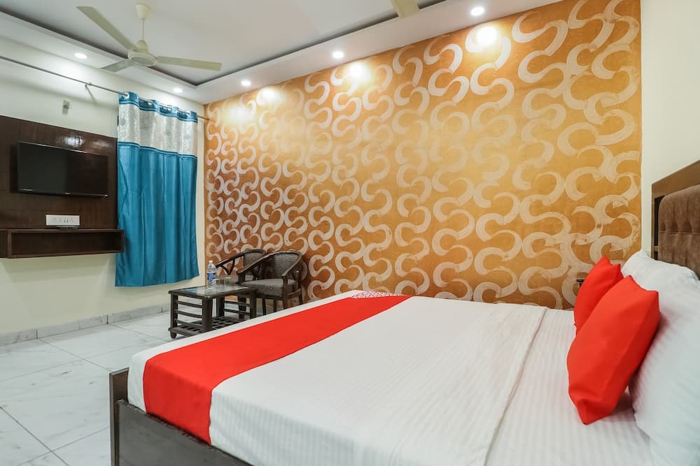 OYO 45917 Victoria Crossroads