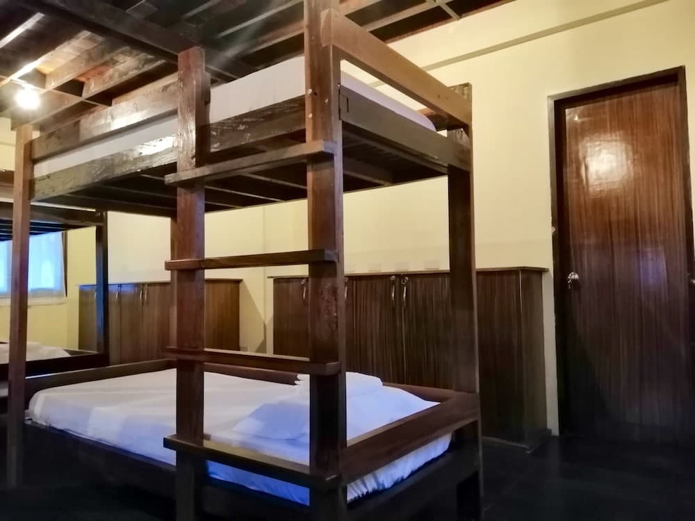 Ilakai Hostel - Adults Only