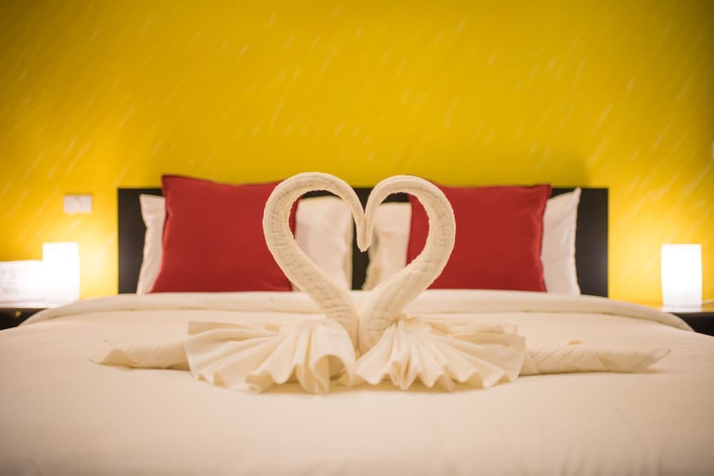 Elysian Koh Chang Bungalows and Pool Villa