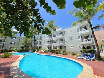 SOL CARIBE SUITES DELUXE Beach Club and Pool