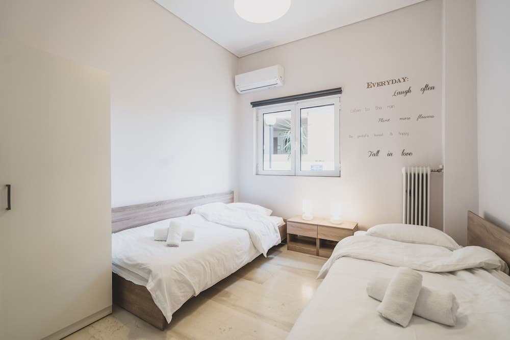 Daydreamers Flat Staircase to Neos Kosmos