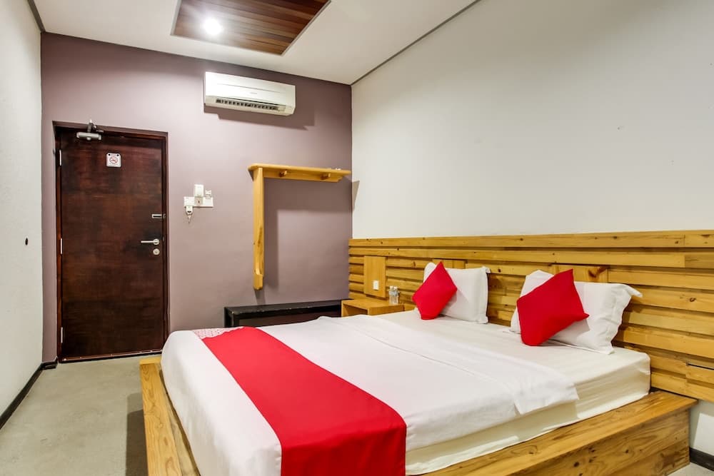 OYO 89454 Hotel Pavilion Inn