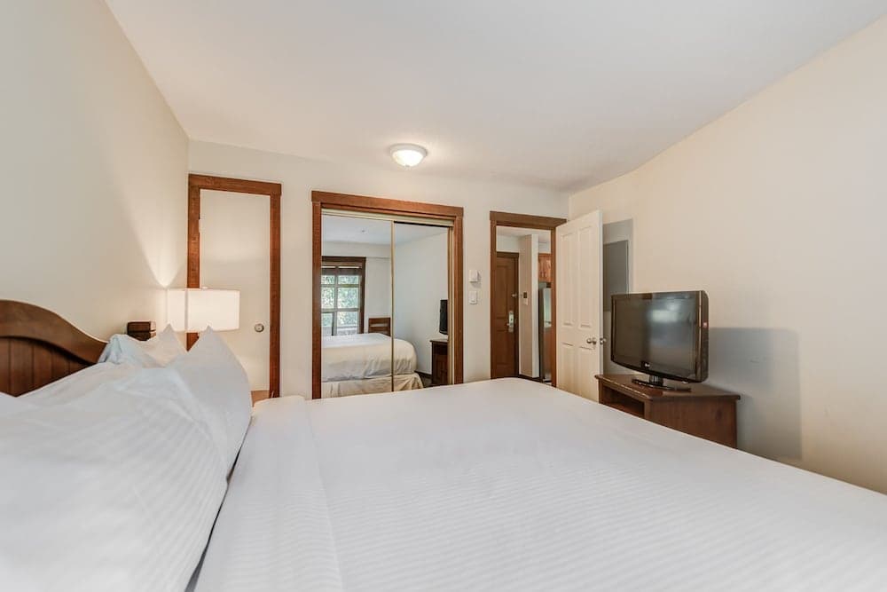 Blackcomb Springs Suites by CLIQUE