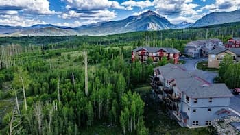 97A Exceptional Views, 4 BR, Central Location by Redawning