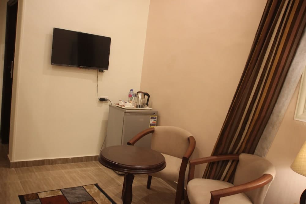 Farida Pyramids View