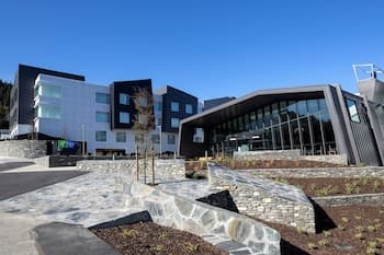 Holiday Inn Express And Suites Queenstown, an IHG Hotel