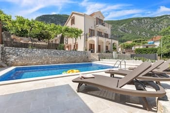 Apartments Mezini 11