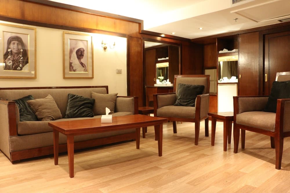 MS Nubian Sea Lake Cruise