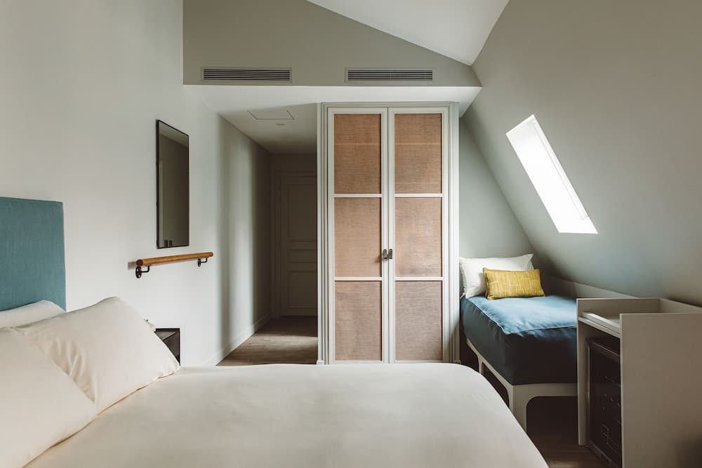 Hoy Paris - Home of YOGA