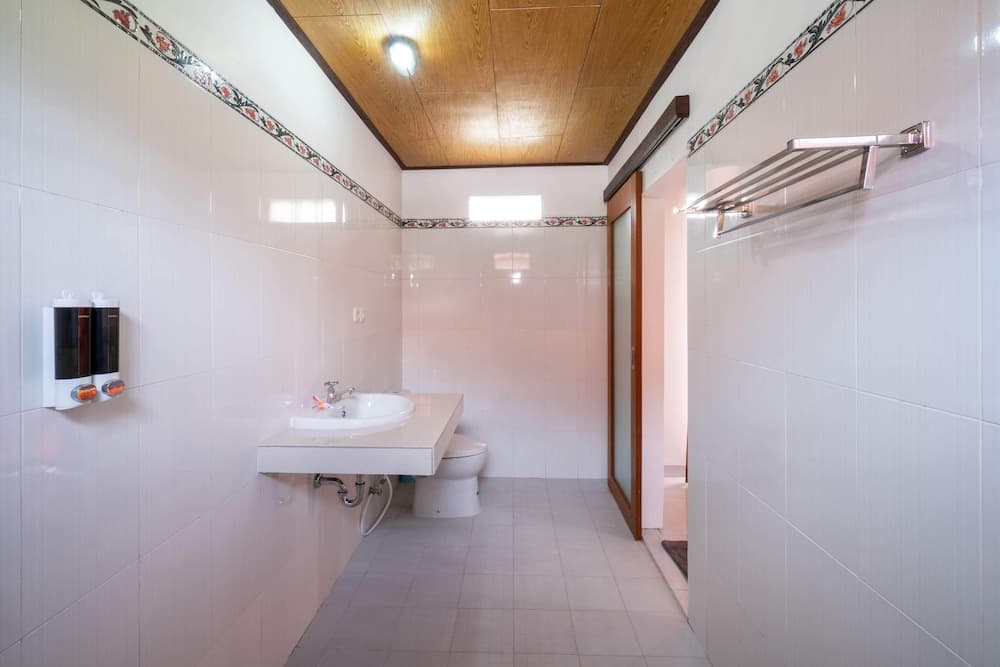 Anugrah Sari Homestay by WizZeLa