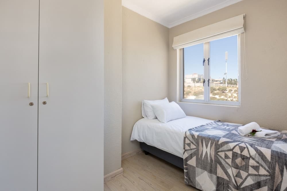 Mont Serrat 58 by CTHA