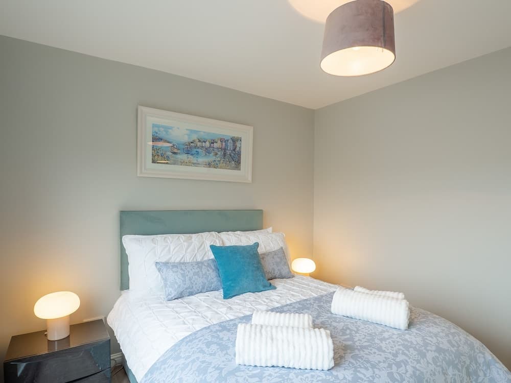 E2 Station House , Platform 2, Clifden