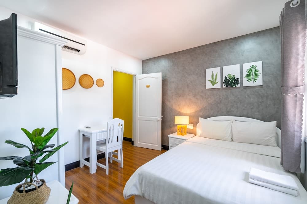 Chin Stays - Hotel and Apartment